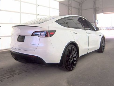 Used 2024 Tesla Model Y Performance AWD/4WD image 3