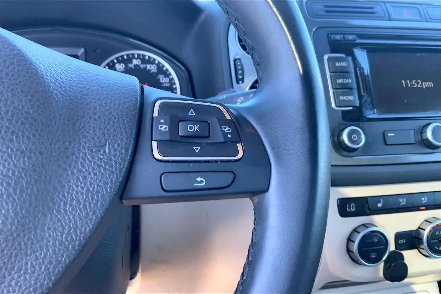Used 2015 Volkswagen Tiguan SEL FWD image 25