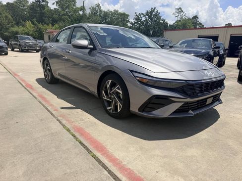 Used 2025 Hyundai Elantra SEL FWD image 4