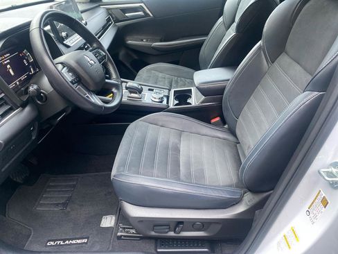 Used 2024 Mitsubishi Outlander AWD image 6