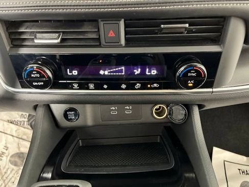 Used 2024 Nissan Rogue SV FWD image 27