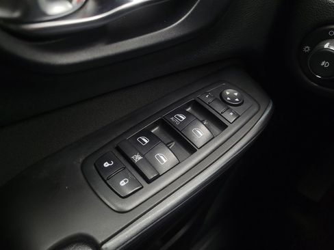 Used 2014 Jeep Cherokee Latitude w/ Cold Weather Group AWD/4WD image 27