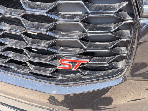 Certified 2025 Ford Explorer ST AWD/4WD image 4