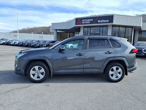Used 2020 Toyota RAV4 XLE image 2