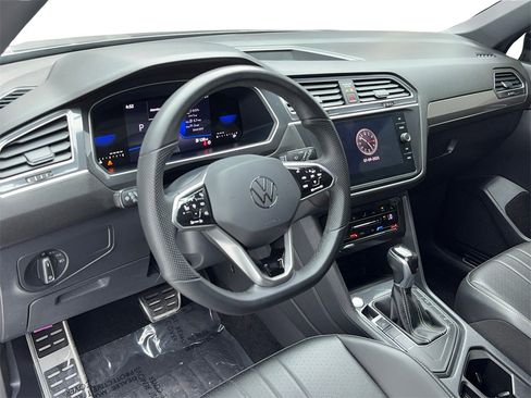 Used 2024 Volkswagen Tiguan SE R-Line image 16
