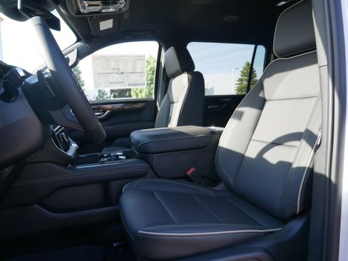 New 2026 GMC Yukon XL Elevation w/ LPO, Floor Liner Package AWD/4WD image 4
