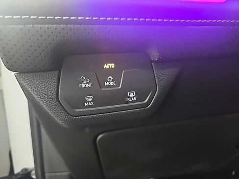 Used 2024 Volkswagen Atlas Cross Sport SEL Premium R-Line AWD/4WD image 15