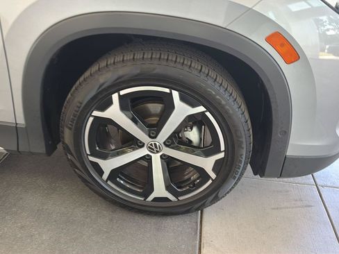 Certified 2026 Volkswagen Tiguan SE w/ Panoramic Sunroof Package FWD image 16