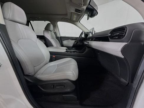 Certified 2025 Honda Pilot Touring image 27