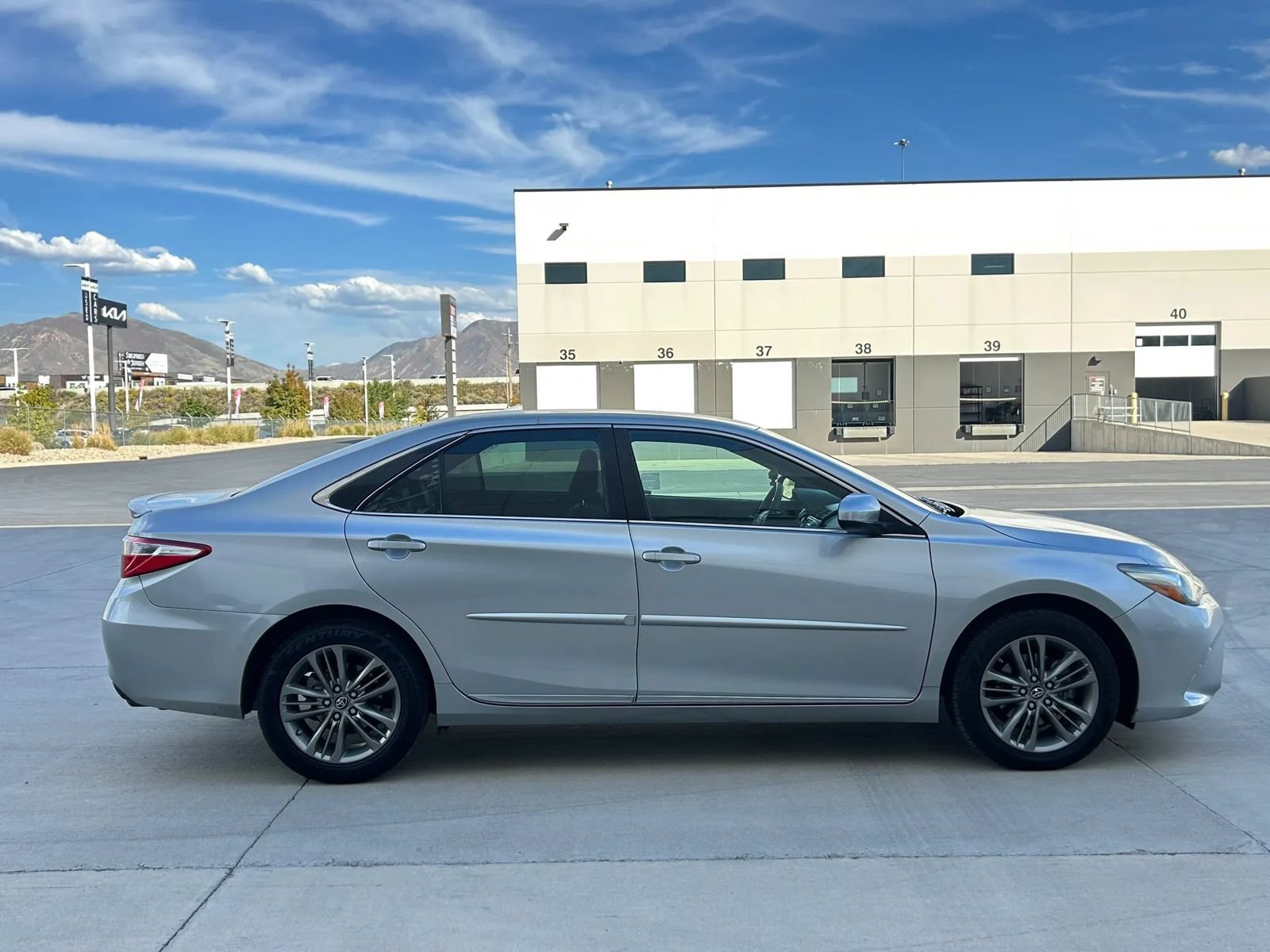 Used 2016 Toyota Camry SE FWD image 6