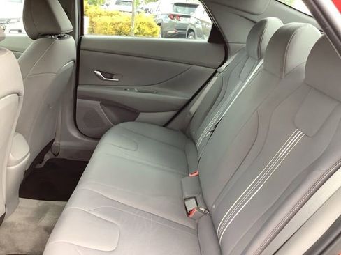 Used 2023 Hyundai Elantra SEL FWD image 19