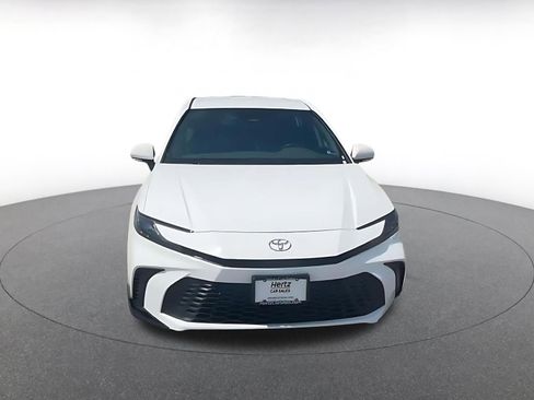 Used 2025 Toyota Camry SE image 4