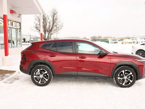 Used 2024 Chevrolet Trax RS FWD image 4
