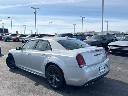 Used 2023 Chrysler 300 Touring L w/ Popular Equipment Group image 5