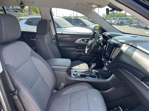 Used 2021 Chevrolet Traverse LS image 12