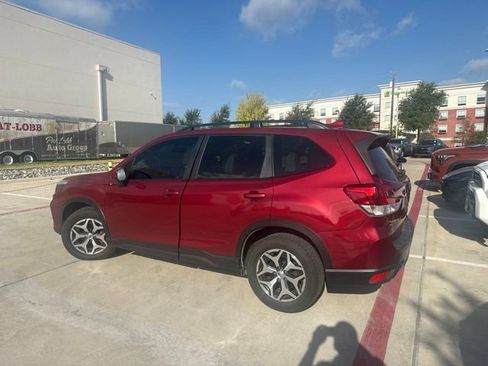 Used 2020 Subaru Forester Premium AWD/4WD image 5