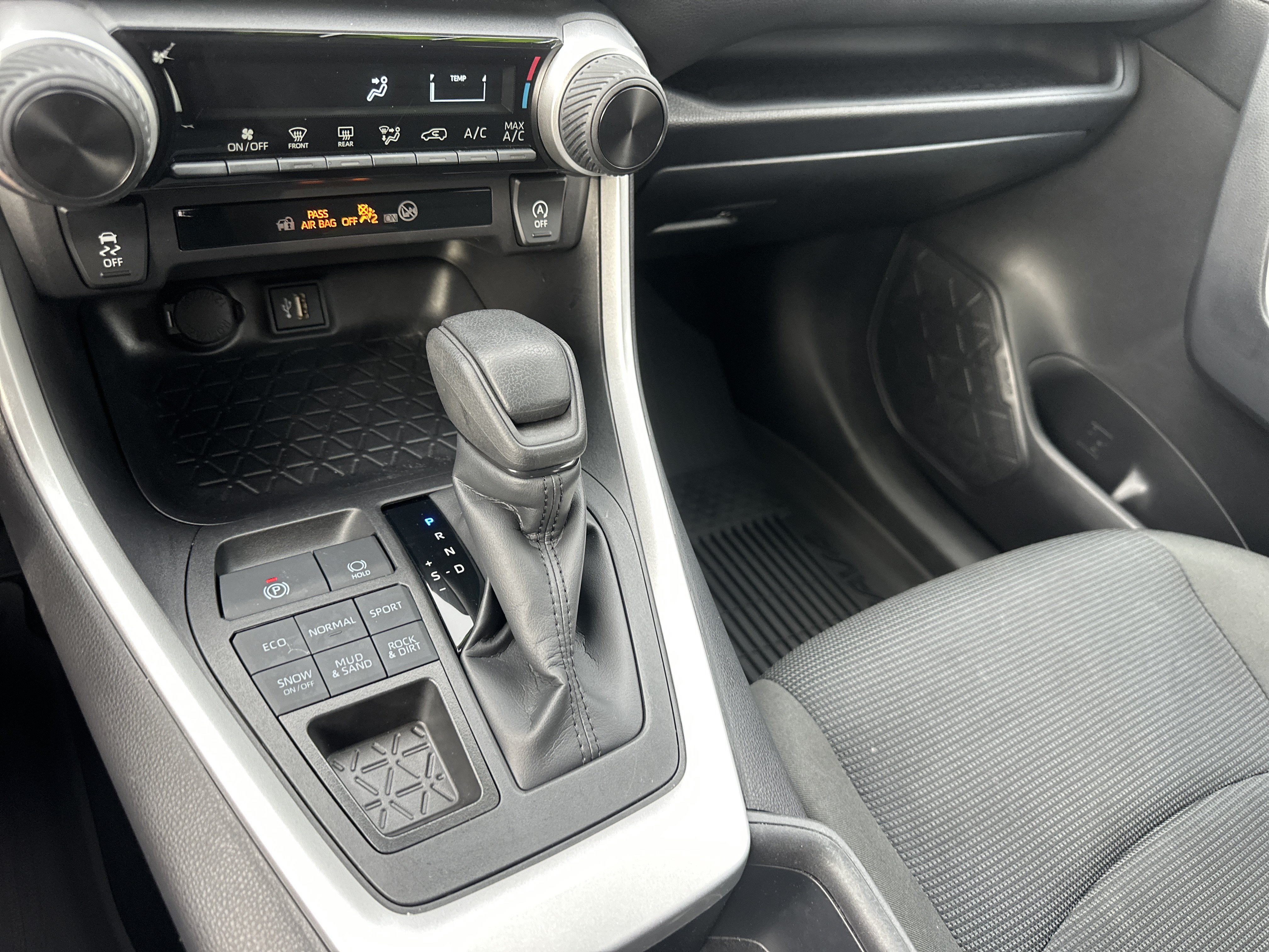 Used 2025 Toyota RAV4 LE AWD/4WD image 19