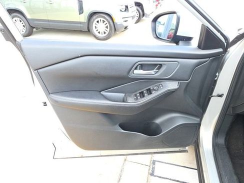 Used 2024 Nissan Rogue SV FWD image 11