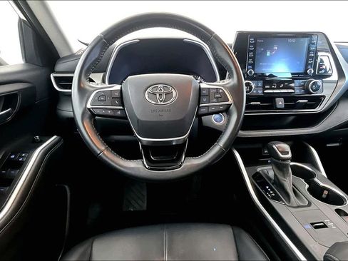 Used 2021 Toyota Highlander XLE image 7