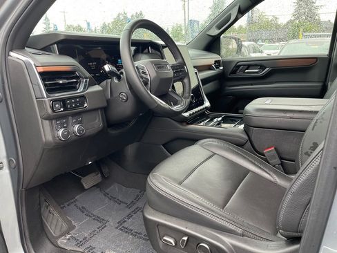 Used 2025 GMC Yukon Denali AWD/4WD image 11