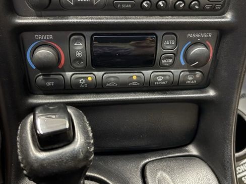 Used 1998 Chevrolet Corvette Coupe w/ Memory Pkg image 21