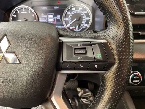 Used 2024 Mitsubishi Outlander SE image 22