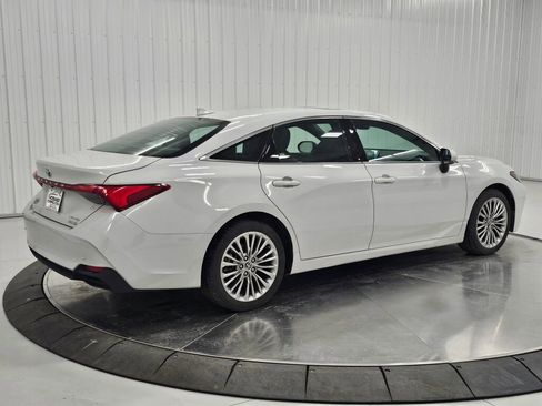 Used 2022 Toyota Avalon Limited image 32