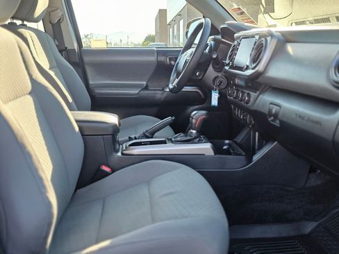 Used 2022 Toyota Tacoma SR5 w/ Technology Package image 10