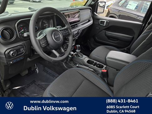 Used 2025 Jeep Wrangler Unlimited Rubicon 4xe w/ Safety Group AWD/4WD image 9