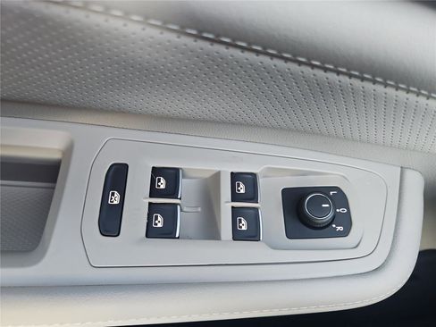 New 2026 Volkswagen Atlas SE image 14