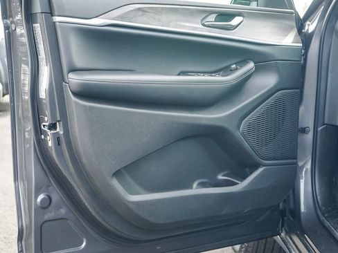 New 2026 Jeep Grand Cherokee Altitude image 21