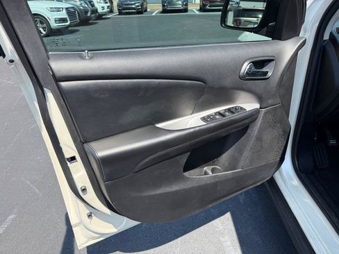 Used 2019 Dodge Journey SE FWD image 8
