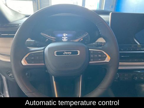 Used 2025 Jeep Compass Limited AWD/4WD image 6