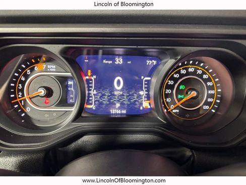 Used 2024 Jeep Wrangler Unlimited Sahara w/ Technology Group AWD/4WD image 17