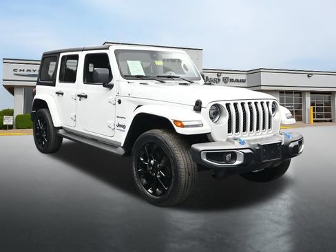 Used 2022 Jeep Wrangler Unlimited Sahara w/ Cold Weather Group AWD/4WD image 7
