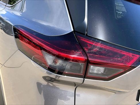 Used 2022 Nissan Rogue SV FWD image 27
