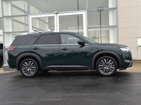 Used 2023 Nissan Pathfinder SL w/ SL Premium Package image 3