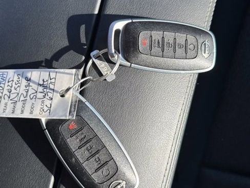 Certified 2025 Nissan Rogue SV image 27