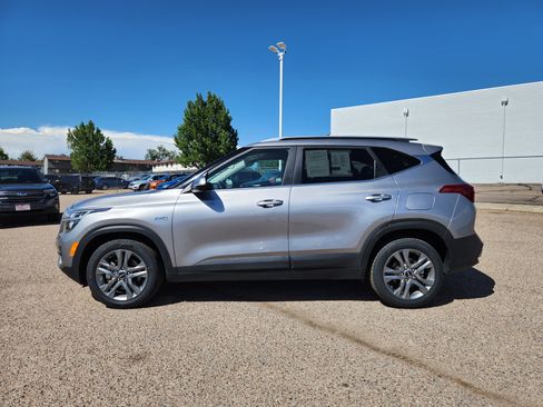 Used 2021 Kia Seltos S AWD/4WD image 2