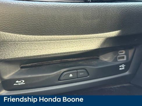 Used 2023 Chrysler Pacifica Limited w/ Uconnect Theater Family Group image 36