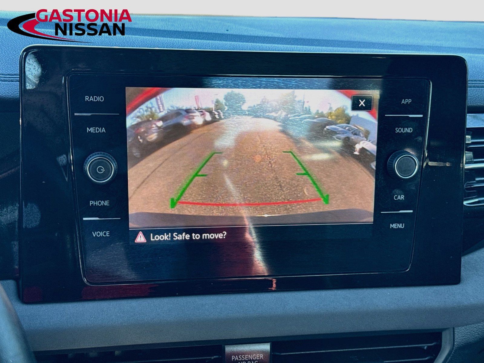 Used 2025 Volkswagen Jetta SE FWD image 17