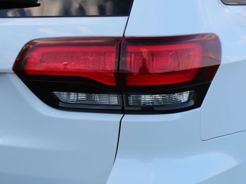 Used 2019 Jeep Grand Cherokee Altitude AWD/4WD image 35