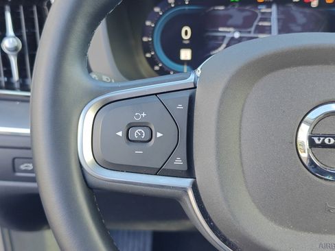 Used 2025 Volvo XC60 B5 Core image 15