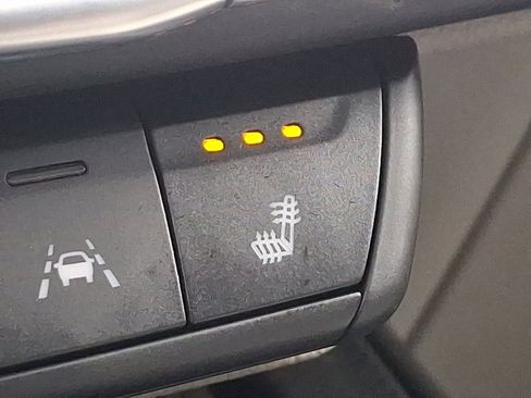 Used 2021 Cadillac XT4 Luxury w/ Cold Weather Package image 17