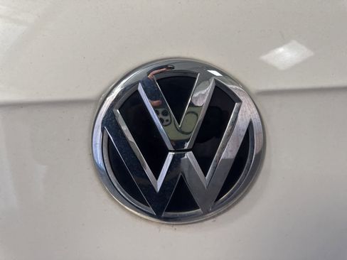 Used 2018 Volkswagen Tiguan S image 12