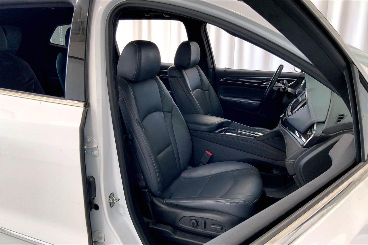 Used 2022 Buick Enclave Essence w/ Sport Touring Edition FWD image 16