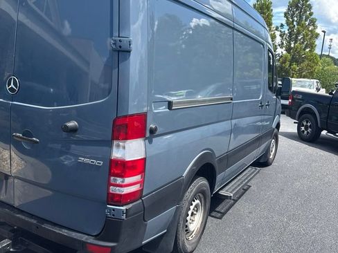 Used 2018 Mercedes-Benz Sprinter 2500 image 4
