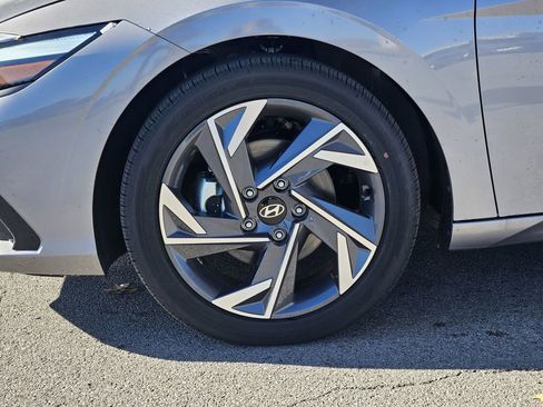 New 2025 Hyundai Elantra Limited FWD image 13