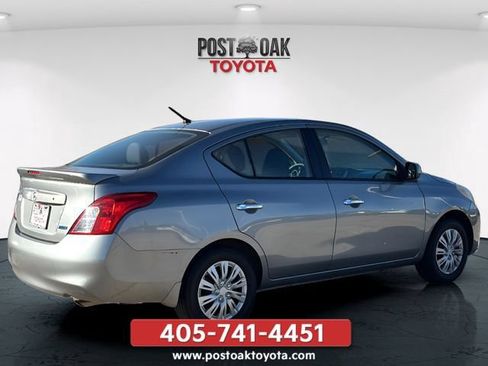 Used 2014 Nissan Versa SV FWD image 7