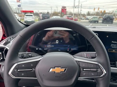 New 2026 Chevrolet Equinox LT w/ Convenience Package II AWD/4WD image 9